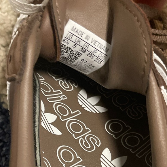 Women’s Adidas Brown and Cream Sneakers with Iconic Design - Picture 4 of 5